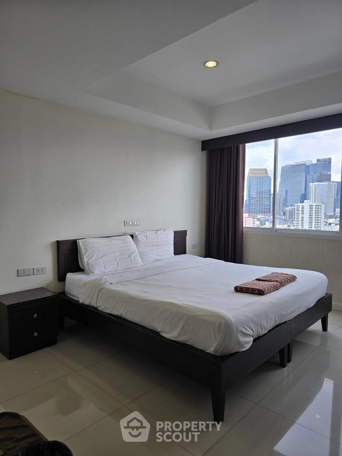 picture 1-BR Condo The Royal Navin Tower, 18th-Floor Near MRT Khlong Toei (ID 3098242) - 1/6