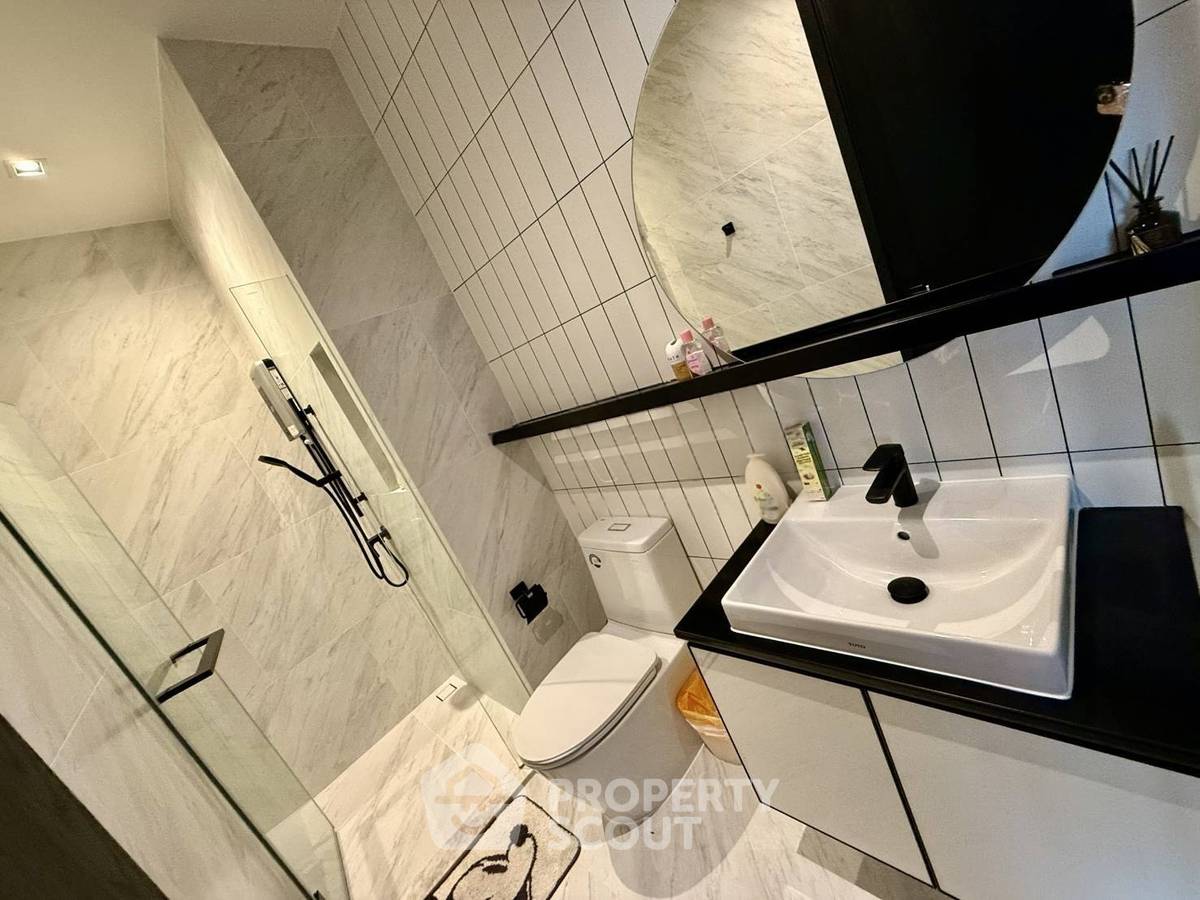 picture 40th-Floor 2-BR 78 Sqm Condo At Chapter Charoennakhorn Near BTS Krung Thon Buri (ID 2810623) - 5/5