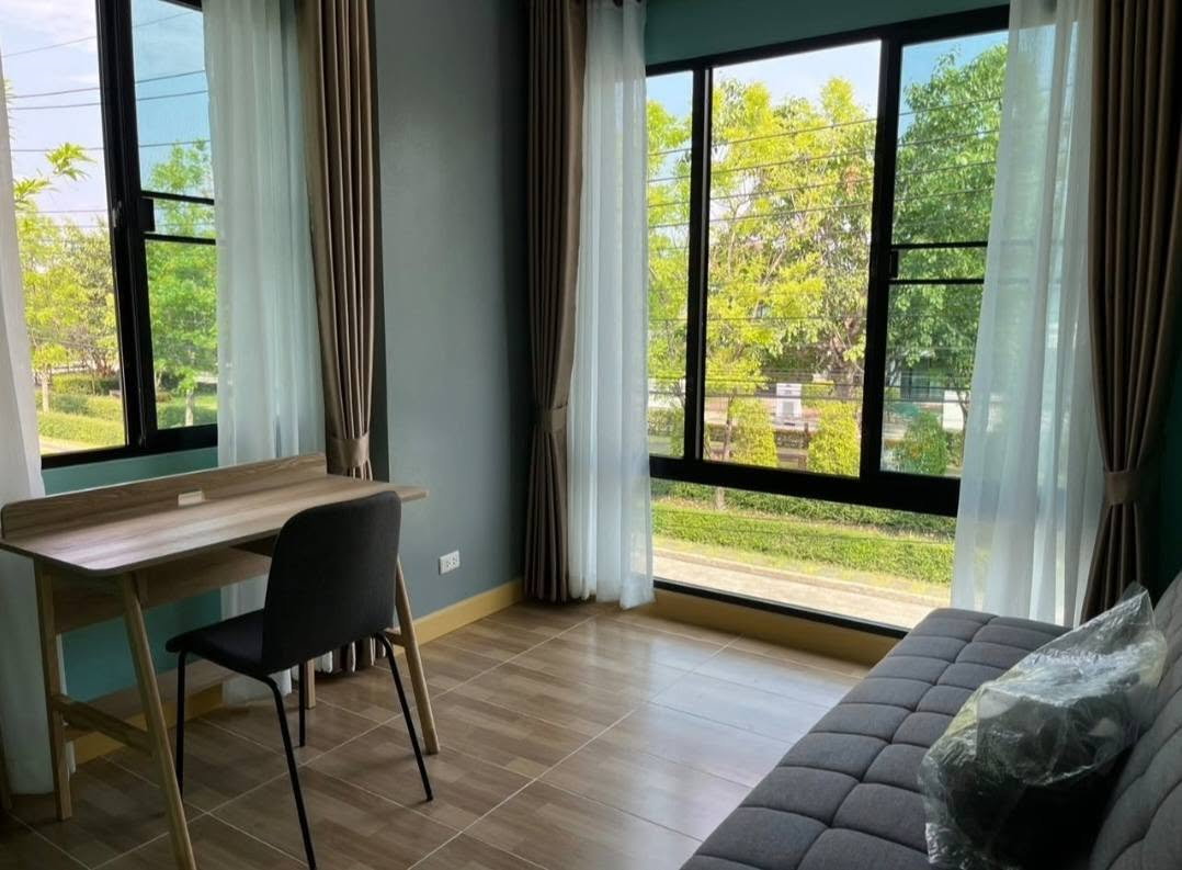 รูป บ้านเดี่ยวหลังใหญ่ หน้าสวน 2 ชั้น 3 ห้องนอน ในหมู่บ้าน วรารมย์ พรีเมียม ศาลากลาง (R1355) T.094-651-1456 - รูปที่ 9/16