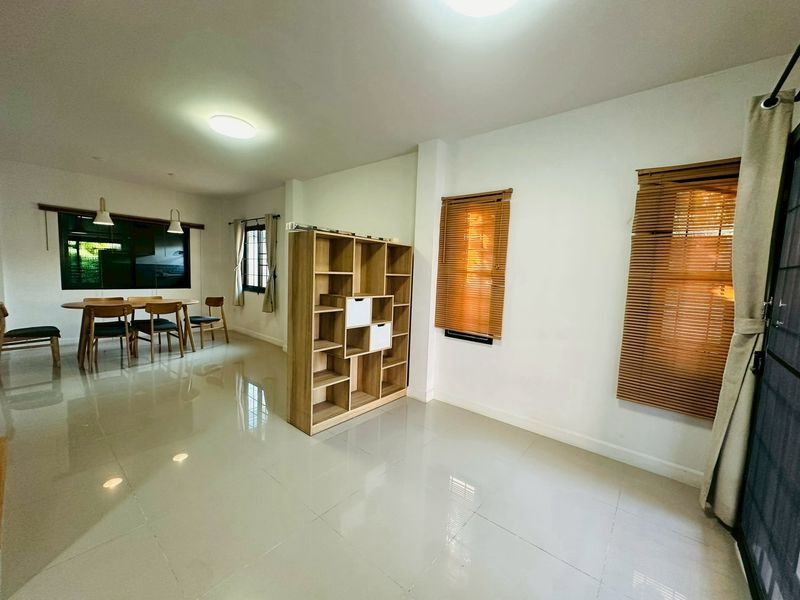 รูป บ้านสวย ราคาดี พร้อมเข้าอยู่ โซนวังหิน ศรีราชา ห้ามพลาด - รูปที่ 4/19
