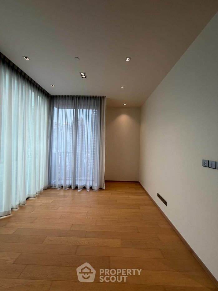 picture 2-BR Condo At 28 Chidlom, 18th Floor, 300m to BTS Chit Lom (ID 3102370) - 3/16