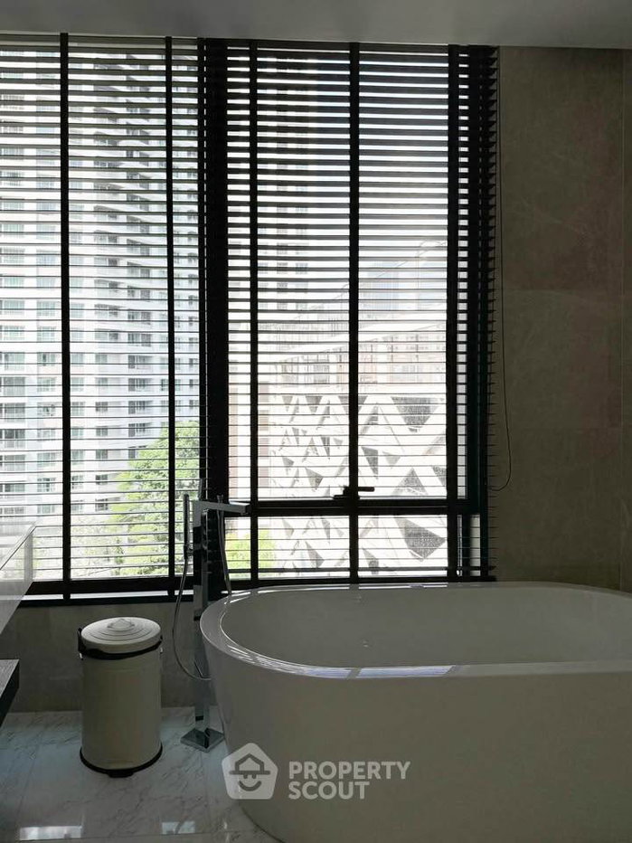 picture 2-BR Condo At Sindhorn Residence, 158 Sqm Near BTS Ratchadamri (ID 3098160) - 9/12