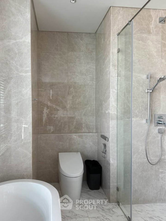 picture 2-BR Condo At Sindhorn Residence, 158 Sqm Near BTS Ratchadamri (ID 3098160) - 8/12