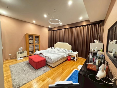 Condo for Sale : The Emporio Place     Property Code | LNP-C14107
