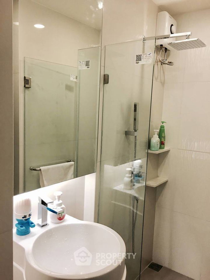picture 1-BR Condo At Rhythm Asoke, 37th Floor | 300m To MRT Phra Ram 9 (ID 301732) - 12/14