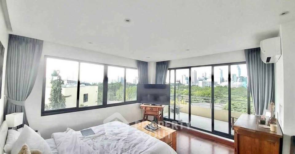 picture 2-BR 116 Sqm Condo For Rent At Supreme Ville Condominium, MRT Khlong Toei (ID 3098514) - 7/23