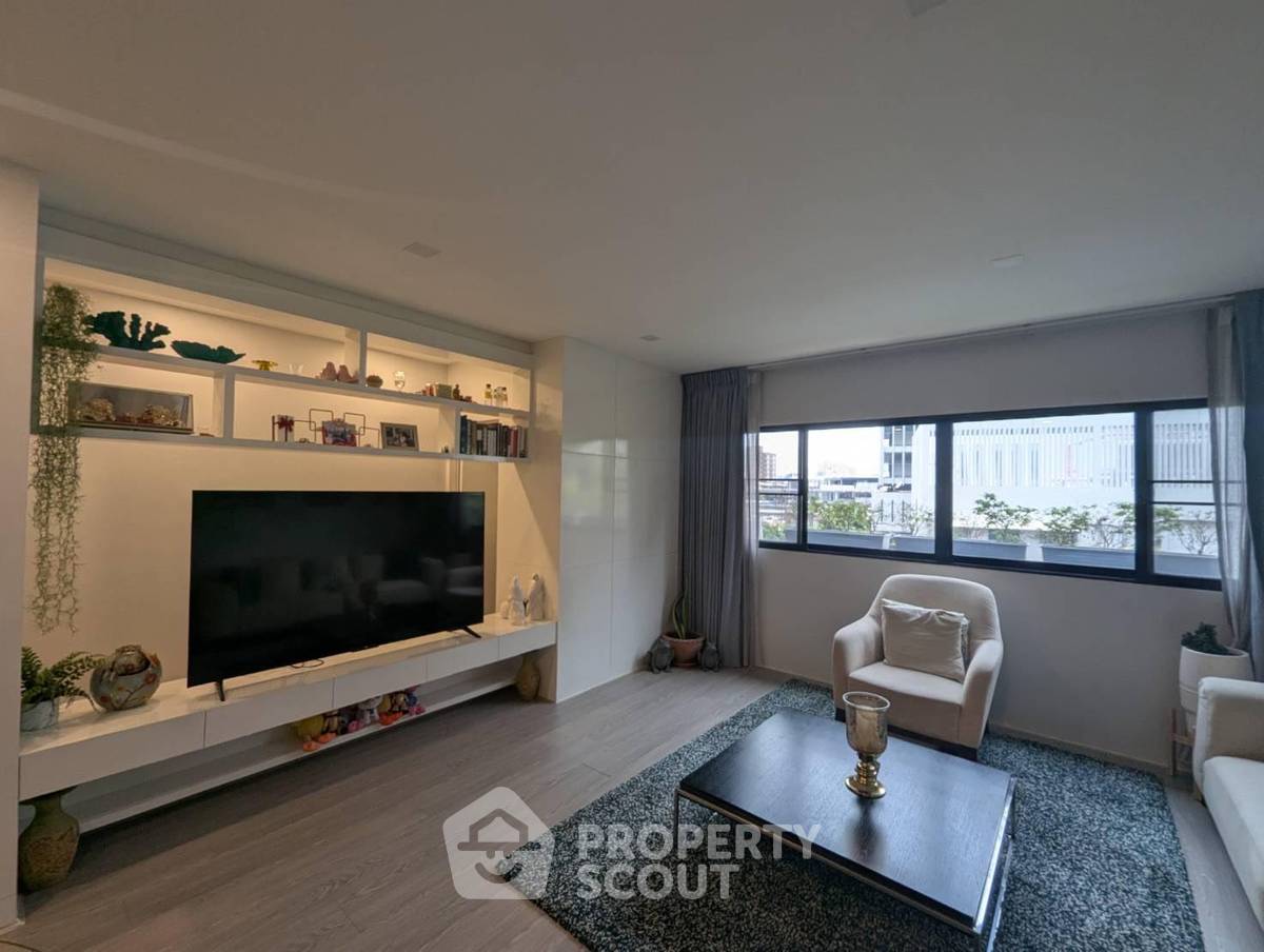 picture 2-BR 98 Sqm Condo At Somkid Place, 400m to BTS Chit Lom (ID 2103526) - 3/10