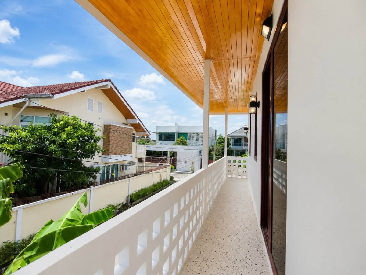 รูป 🏡✨ ขายบ้านเดี่ยว 2 ชั้น รีโนเวทใหม่ บนที่ดินขนาดใหญ่ 105 ตารางวา สไตล์มินิมอล | ลาดพร้าว 87 แยก 16 เพียง 18.9 M เท่านั้น - รูปที่ 5/12