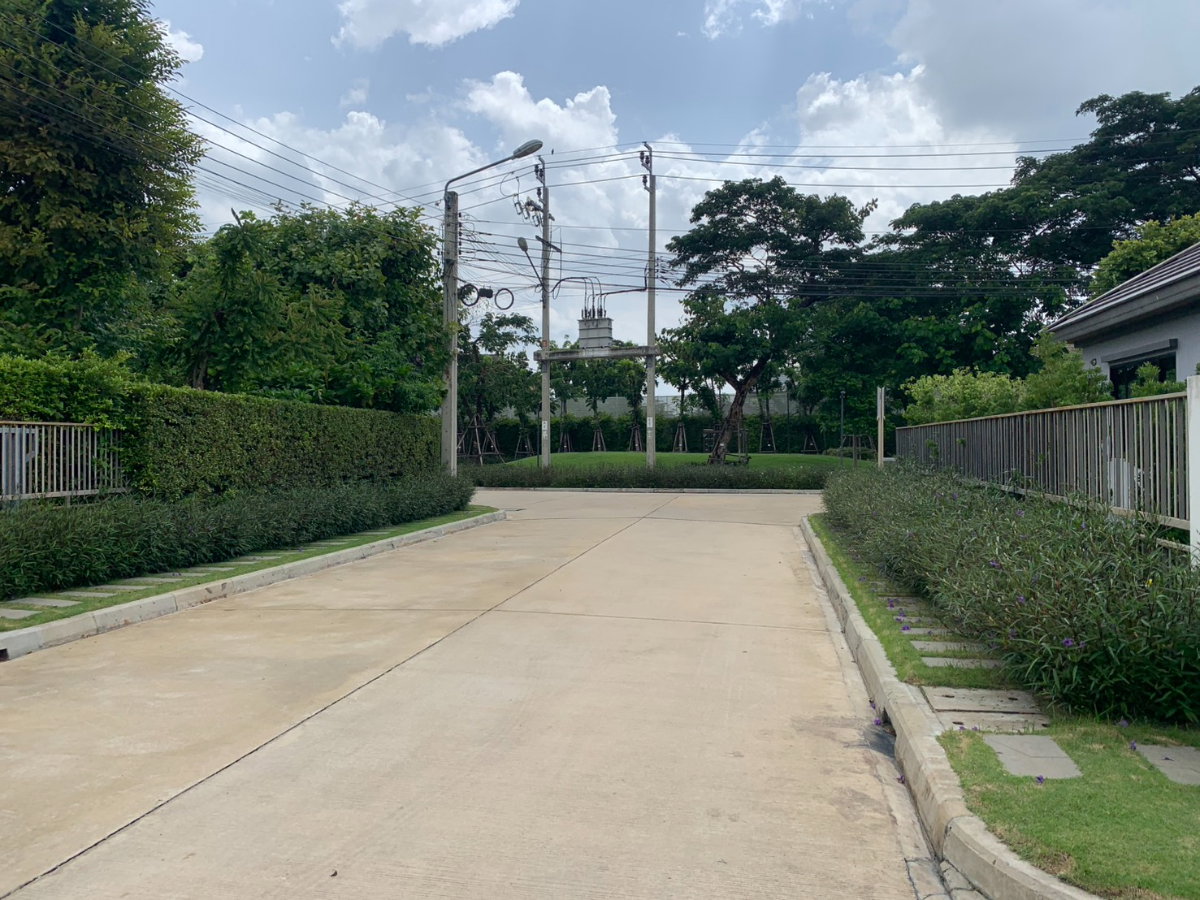 รูป ขายบ้านเดี่ยวหรู เศรษฐศิริ ปิ่นเกล้า กาญจนาภิเษก สาย2 หลังมุม ตามหลักฮวงจุ้ย อยู่แล้วรวยมาก บนพื้นที่ 140 ตารางวา 4ห้องนอน 4 ห้องน้ำ - รูปที่ 5/27