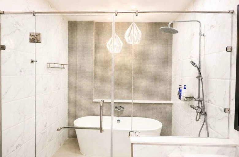 picture Luxurious detached house, like new condition, premium location near Central Chonburi. - 10/17