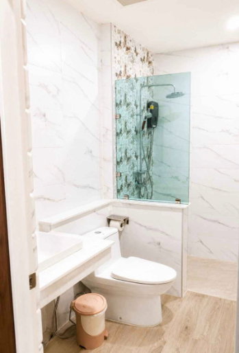 picture Luxurious detached house, like new condition, premium location near Central Chonburi. - 13/17