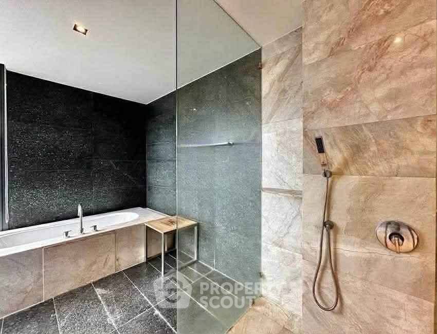 picture 4-BR 366 Sqm Condo At The Met Sathorn, BTS Chong Nonsi (ID 3098899) - 24/26