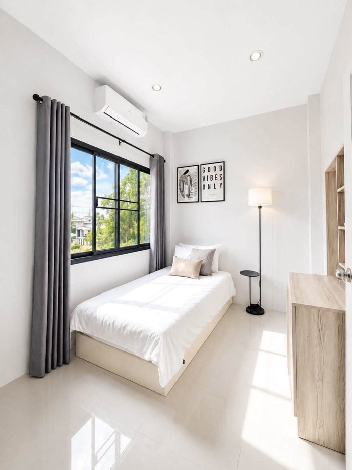 picture Two-Storey Detached House in Peaceful Village - 11/15