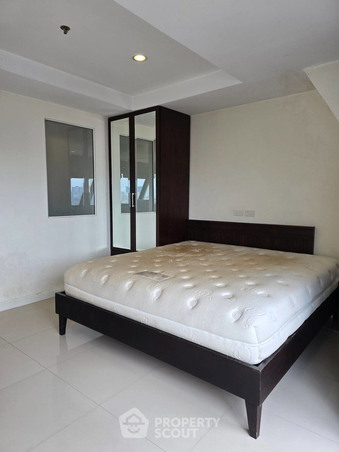 รูป คอนโด 1 ห้องนอน ชั้นสูง 176 / 35 ตร.ม. ที่ The Royal Navin Tower ใกล้ MRT คลองเตย (ID 3098535) - รูปที่ 2/8