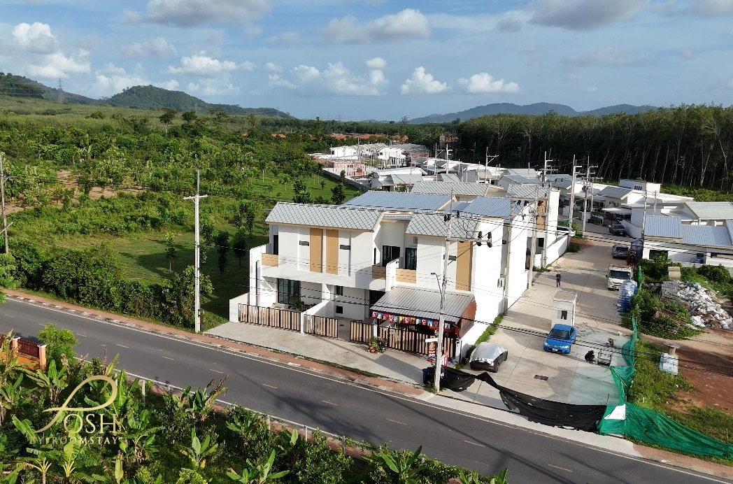 picture Supasiri 2 Tonsai, Thalang Modern new-build townhomes surrounded by nature, just 1 km from Tesco Lotus Thalang. - 2/23