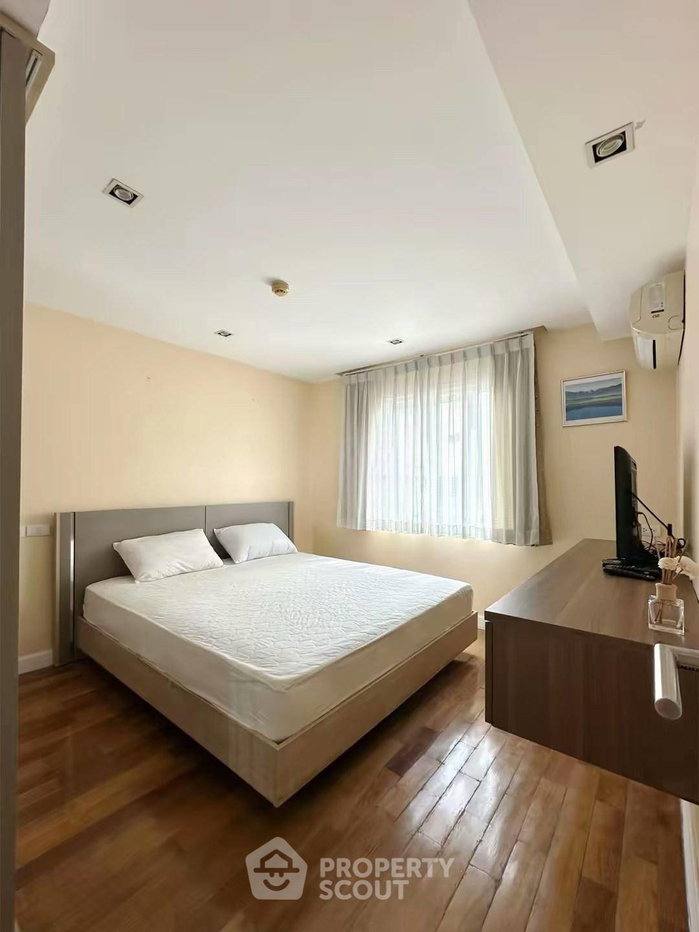 picture 40 Sqm 1-BR Condo For Rent At Le Nice Ekkamai, BTS Ekkamai (ID 2911416) - 2/9