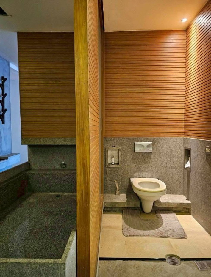 picture Royal Place 1 | Spacious Loft-Style Studio | 73 sq.m. | 5 Minutes to BTS Ratchadamri - 24/26
