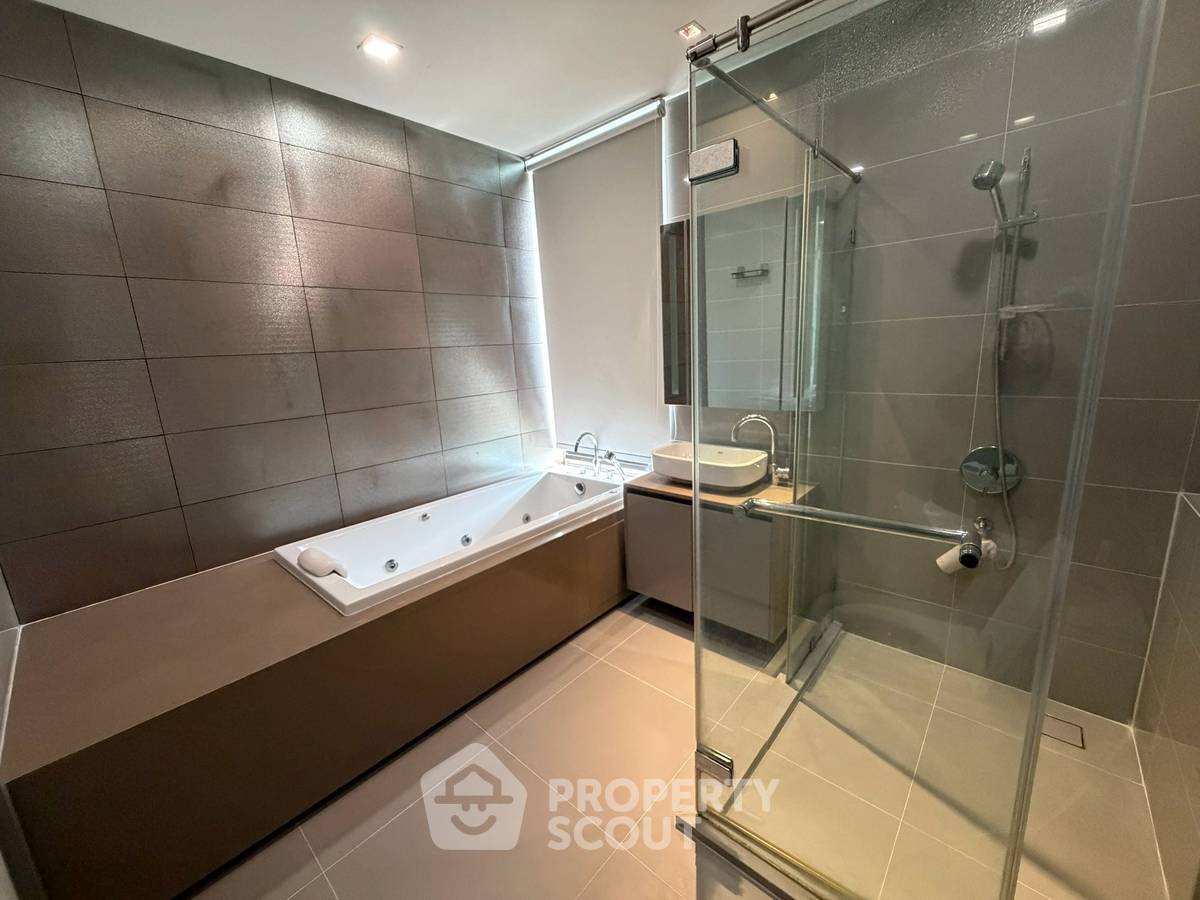 picture Pet-Friendly 2-BR 88 Sqm Condo At M Silom, 400m to BTS Chong Nonsi (ID 3105599) - 8/10