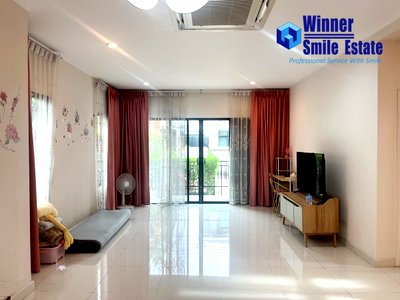 Houses for rent : Beautifully decorated detached house for rent in Passorn Bangna Wongwaen, located on Sukhumvit 2 Road, near Suvarnabhumi Airport.