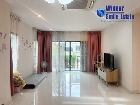 Beautifully decorated detached house for rent in Passorn Bangna Wongwaen, located on Sukhumvit 2 Road, near Suvarnabhumi Airport.