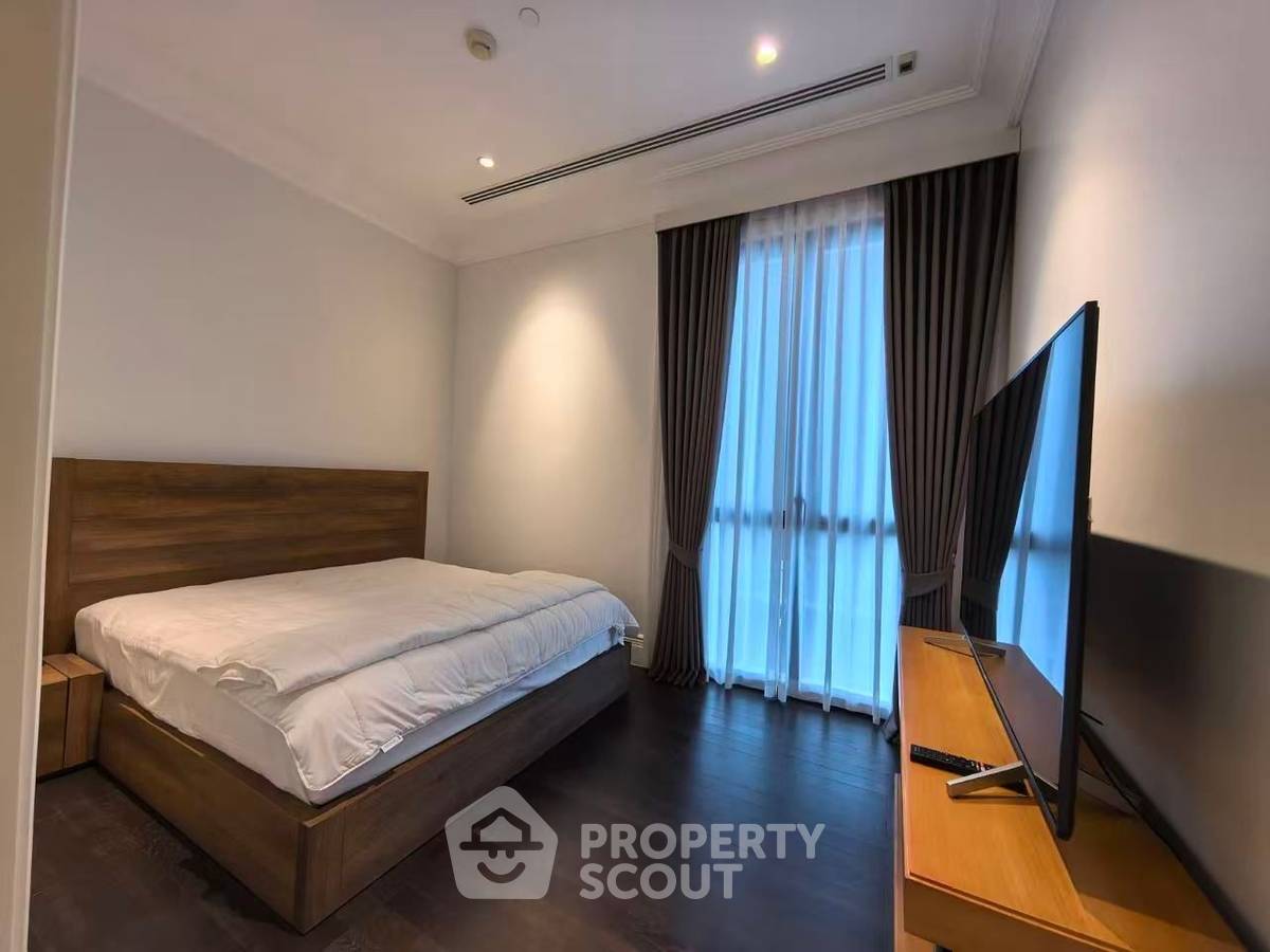 picture Well-Priced 2-BR 98 Wireless Condo Near BTS Phloen Chit (200m) (ID 3107534) - 3/9