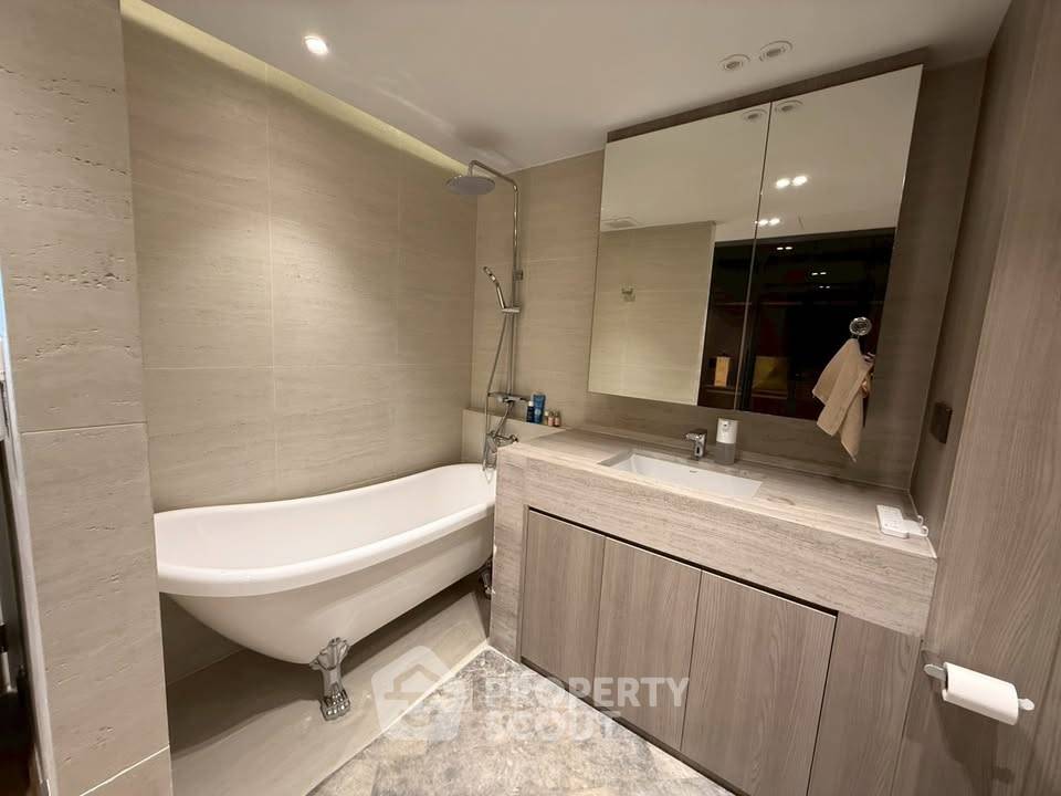 picture 2-BR Condo For Sale At Silom Suite Condominium, 60m To BTS Saint Louis (ID 3107541) - 10/15