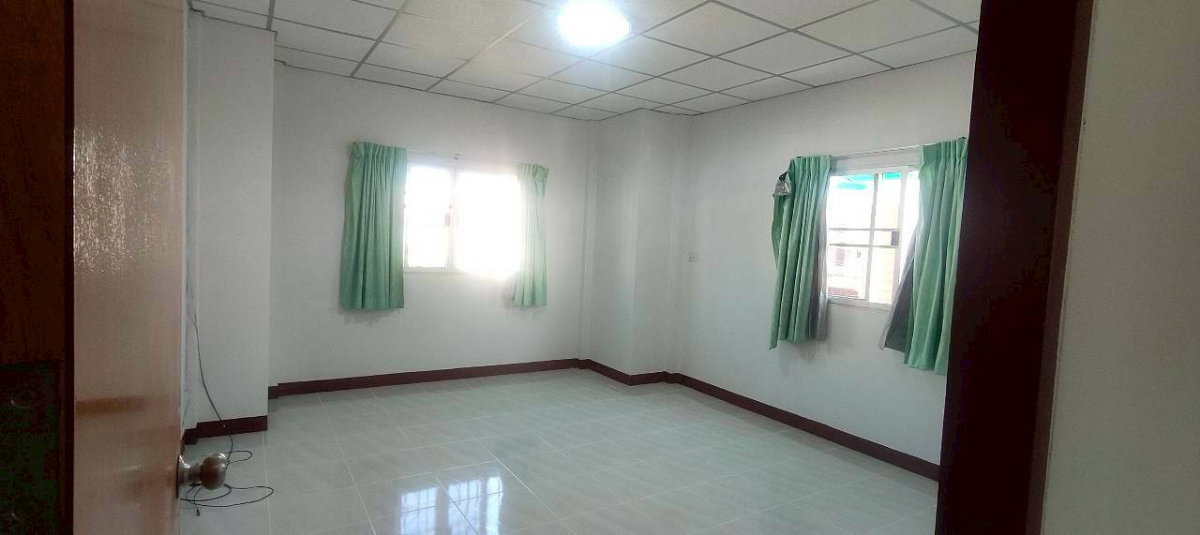 picture 2-story townhouse for sale, corner unit - 9/10