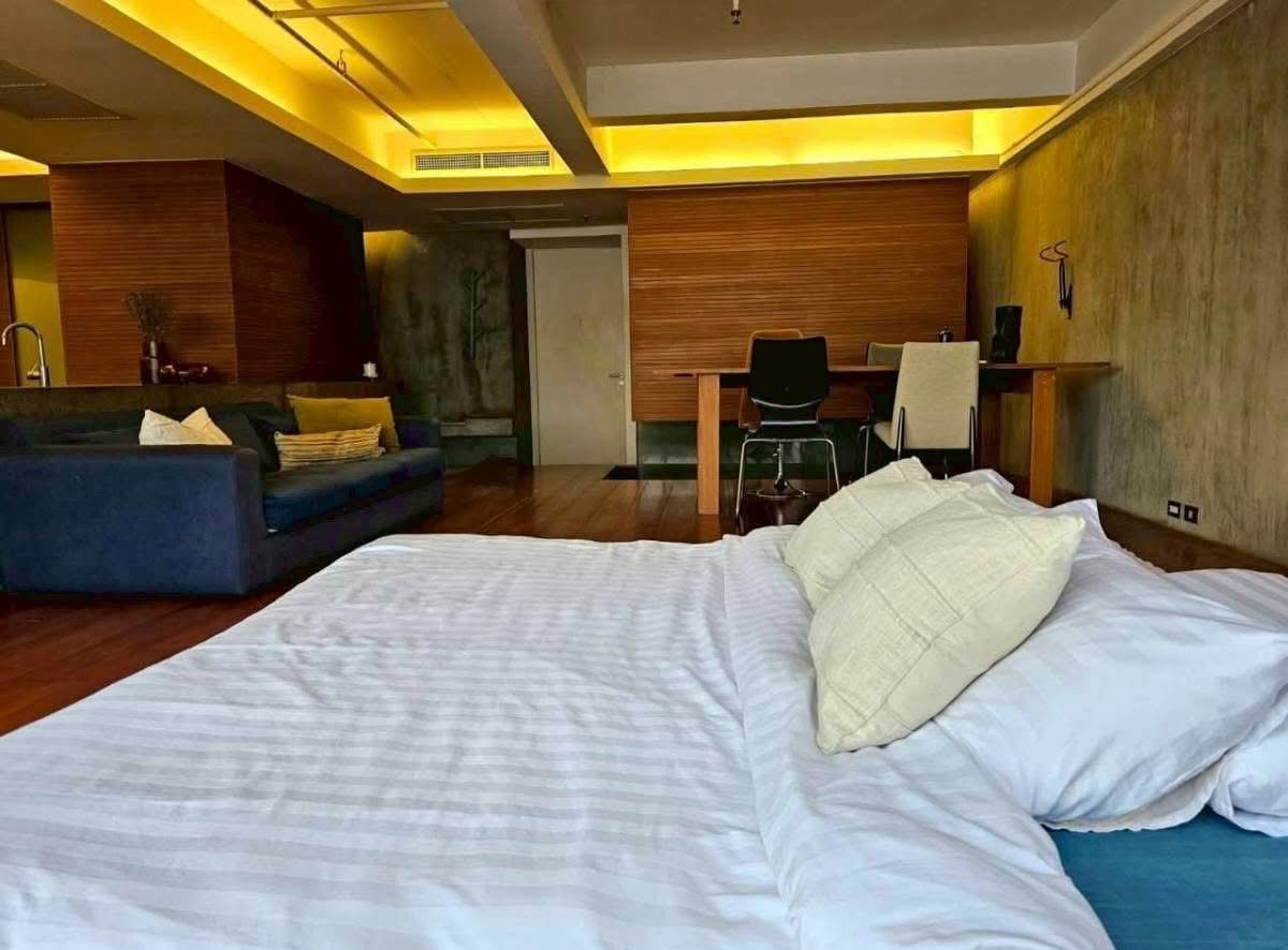picture Royal Place 1 | Spacious Loft-Style Studio | 73 sq.m. | 5 Minutes to BTS Ratchadamri - 9/26