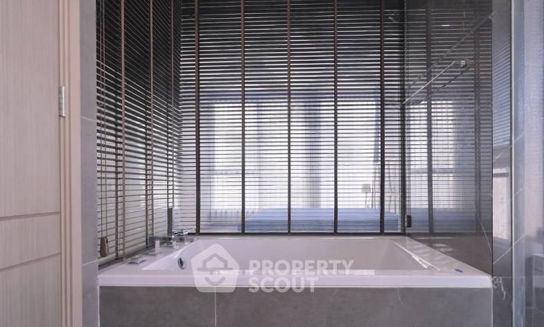 picture 2-BR Condo The Esse At Singha Complex, 100m To MRT Phetchaburi (ID 2678173) - 5/5
