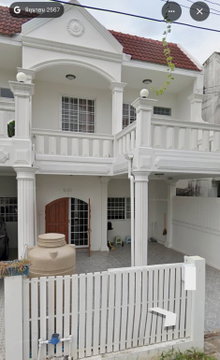 Townhome for rent in a great location, very livable, near Central Chiangmai Airport. Fully furnished with appliances, ready to move in. RH-38