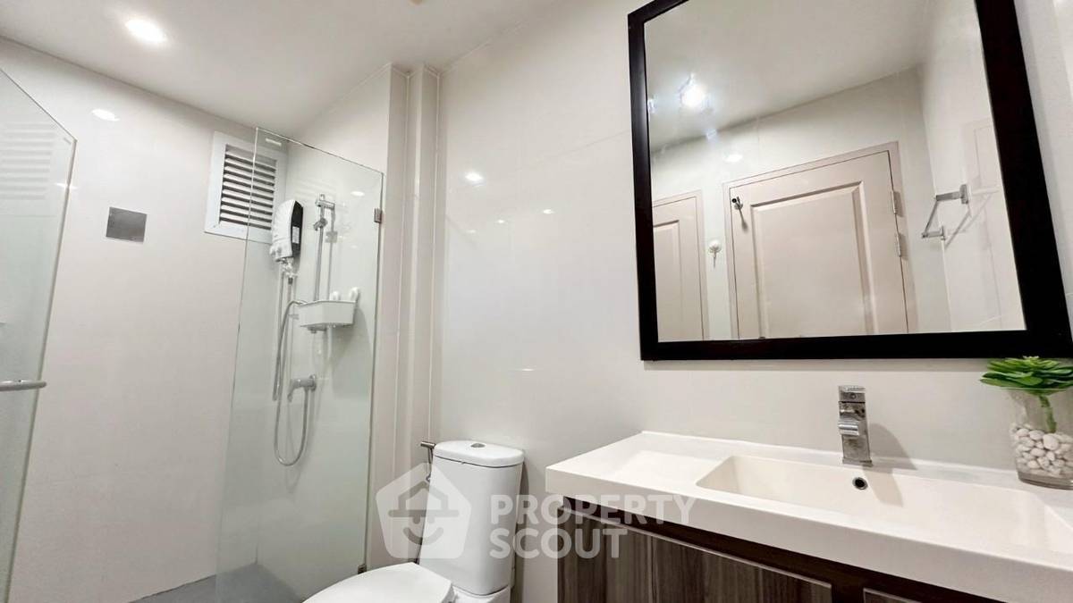 picture 2-BR Condo At The Unique Ladprao 26, 7th-Floor Near MRT Ratchadaphisek (ID 3051412) - 3/3