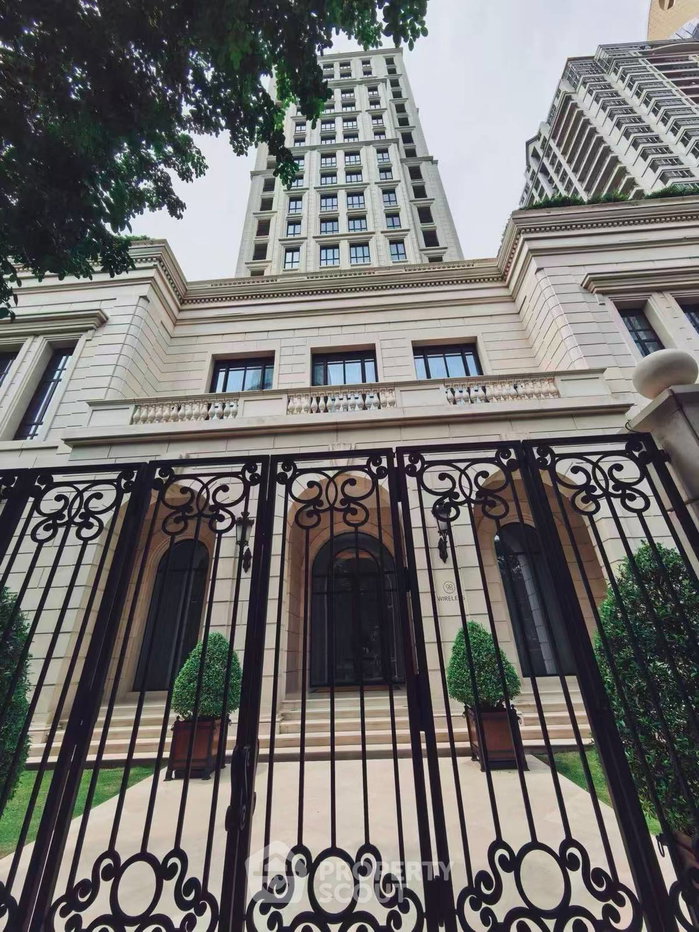 picture Well-Priced 2-BR 98 Wireless Condo Near BTS Phloen Chit (200m) (ID 3107534) - 8/9