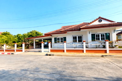 บ้านเดี่ยว วิทยาลัยพยาบาลบรมราชชนนีสุพรรณบุรี : บ้านยิ่งรวย สุพรรณบุรี บ้านเดี่ยวชั้นเดียว สวย พร้อมอยู่ บรรยากาศดี