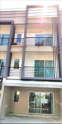 Townhouses for rent Bangkok : For Rent Town house BAAN KLANG MUANG CLASSE SUKHUMVIT 77 3-story 3 bedroom 3 bathroom