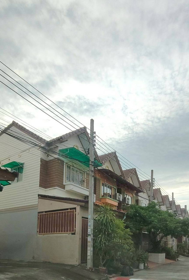 picture 2-story townhouse for sale, corner unit - 3/10