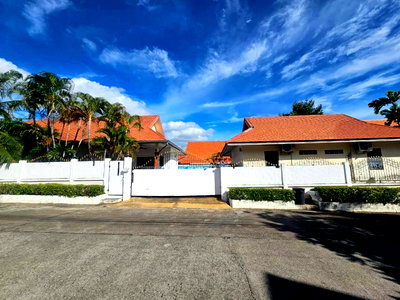 บ้านเดี่ยว ถนนราชพฤกษ์ : ขาย The Ville Jomtien (เดอะวิลล์ จอมเทียน)Pool Villa พัทยาใต้ ใกล้ทะเลหาดจอมเทียน (H6930)