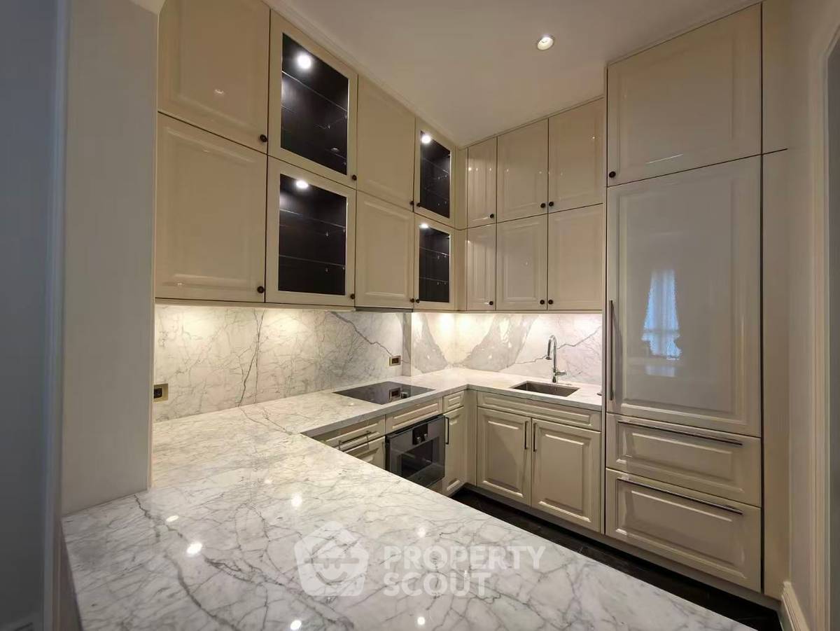 picture Well-Priced 2-BR 98 Wireless Condo Near BTS Phloen Chit (200m) (ID 3107534) - 5/9