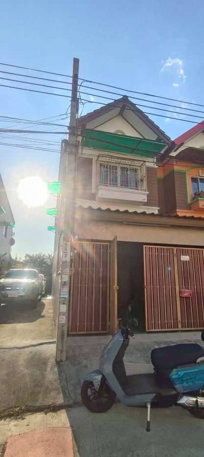 picture 2-story townhouse for sale, corner unit - 2/10