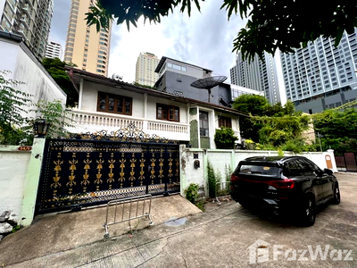 Townhouses for rent Big C Extra Rama 4 : 4 Bedroom Townhouse for rent in Khlong Toei, Bangkok  1865094