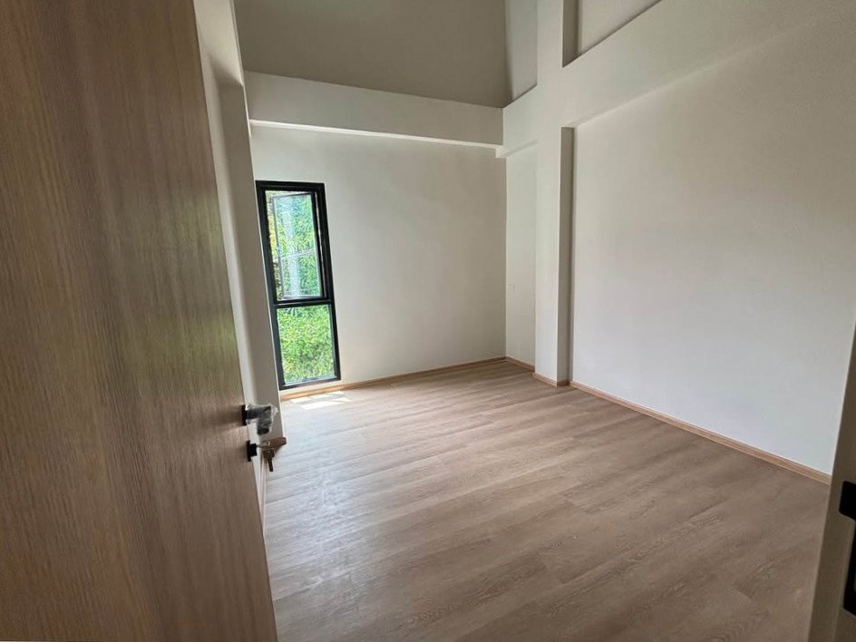picture For Rent: Modern Home Office at Oak House Sukhumvit 101/1 | Near BTS Udom Suk - 5/5