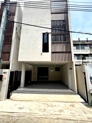 Home office for rent Bangkok : For Rent: Modern Home Office at Oak House Sukhumvit 101/1 | Near BTS Udom Suk