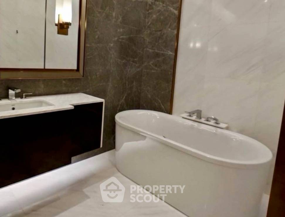picture 2-BR Condo For Rent At Sindhorn Tonson, BTS Ratchadamri (ID 3057304) - 3/10