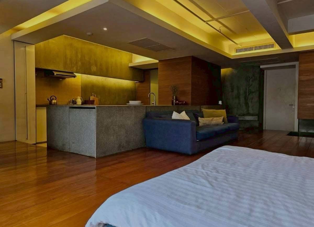 picture Royal Place 1 | Spacious Loft-Style Studio | 73 sq.m. | 5 Minutes to BTS Ratchadamri - 7/26