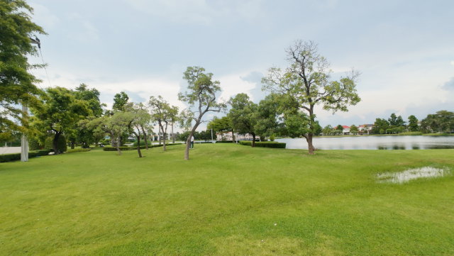 รูป เดอะแกรนด์ โซนซีน บ้านเดี่ยวหลังใหญ่ ทำเลดี แค่ข้ามถนนก็ถึงทะเลสาป - รูปที่ 30/33