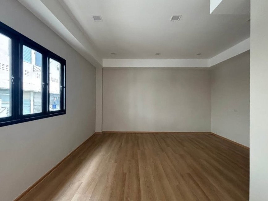 picture For Rent: Modern Home Office at Oak House Sukhumvit 101/1 | Near BTS Udom Suk - 3/5