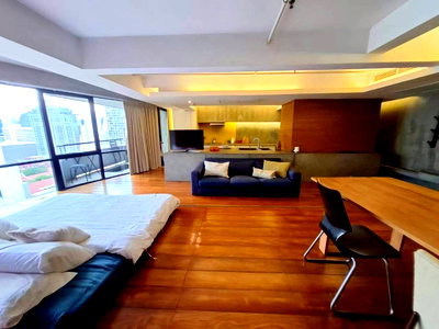 Condos for rent : Royal Place 1 | Spacious Loft-Style Studio | 73 sq.m. | 5 Minutes to BTS Ratchadamri