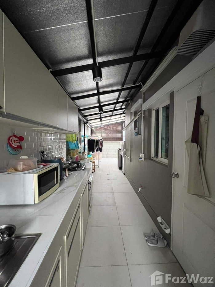 picture 4 Bedroom House for sale at Centro Rama 9-Motorway 2 1717998 - 16/17