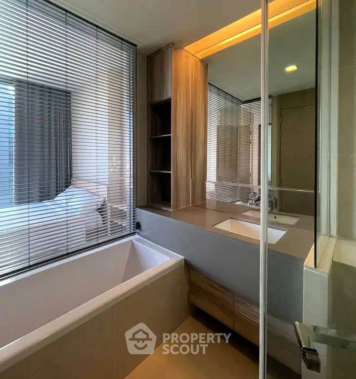 picture 1-BR 45 Sqm, Floor 13 At The Esse Asoke Near MRT Sukhumvit (ID 2828484) - 12/16