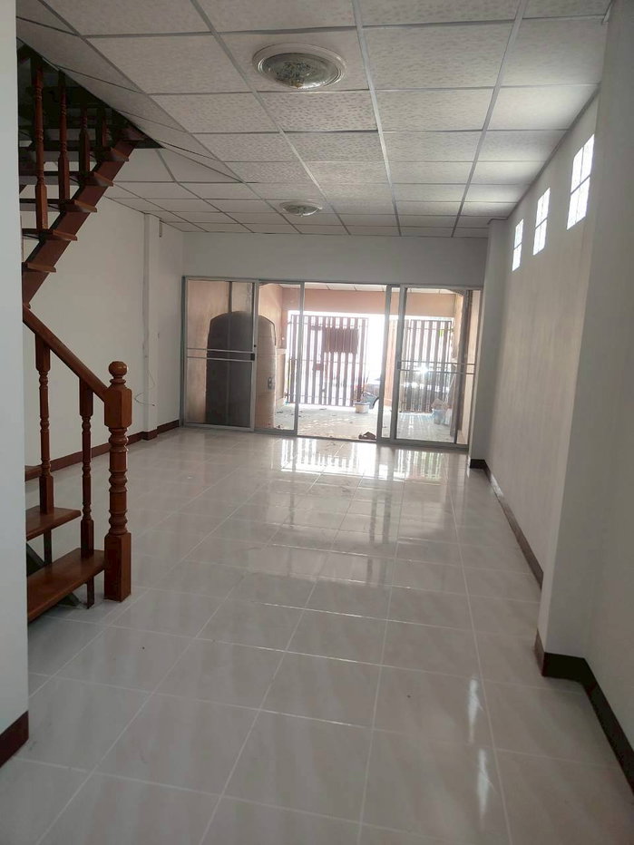 picture 2-story townhouse for sale, corner unit - 7/10