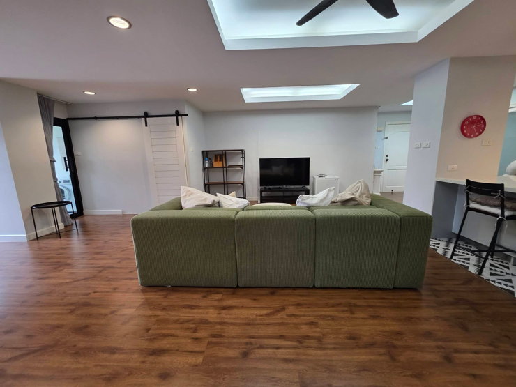 picture Beverly Hills Mansion (BTS Ekkamai) - 4/15